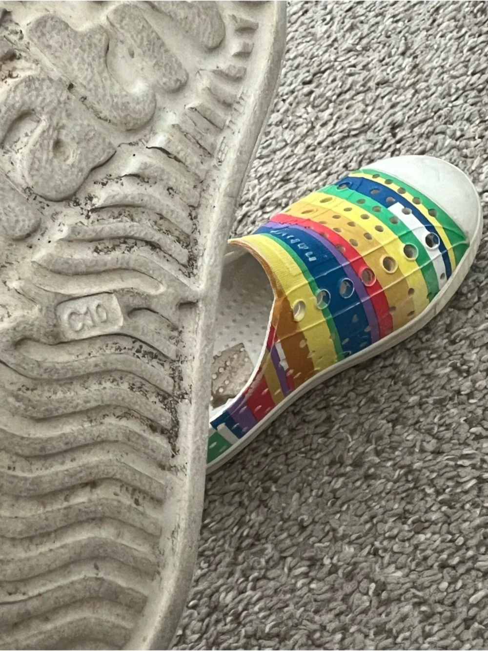 Native Kids Jefferson Slip-On Shoes in Rainbow Stripes Size 10